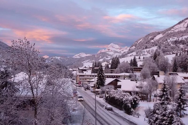 Spacious apartment with stunning views - close to the slopes!