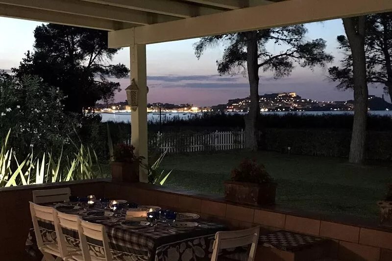 Villa surrounded by greenery with spectacular views of the Gulf of Portoferraio