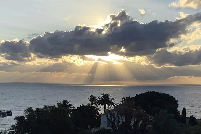 Charming Villa,  Sea View,  minutes from Palm Beach and Cannes