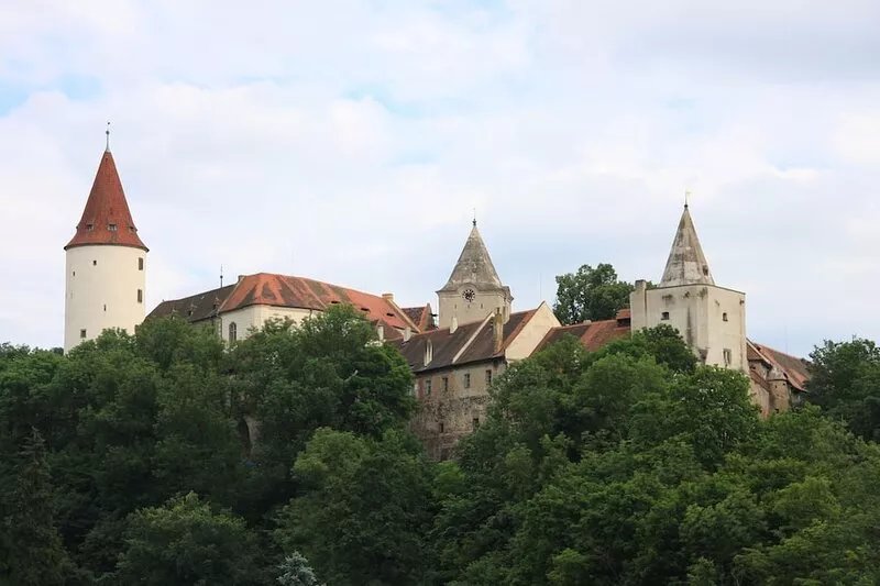 Large summer house 40"  from Prague overlooking Krivoklat & the Berounka
