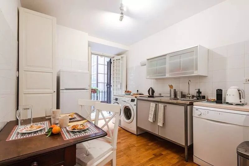 New Listing: La Magnolia, A/C, Balcony, Office, Piazza Navona/Spanish Steps