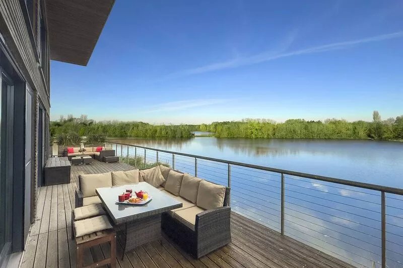 16 Huntsman Lake, Lakes by Yoo, 4 bed/sleeps 8 +2 kids, roof top/Spa/pool