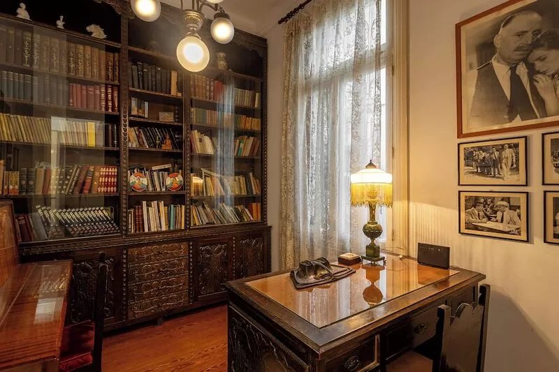 Plaka Vintage 3BR Apartment in Central Athens by JJ Hospitality