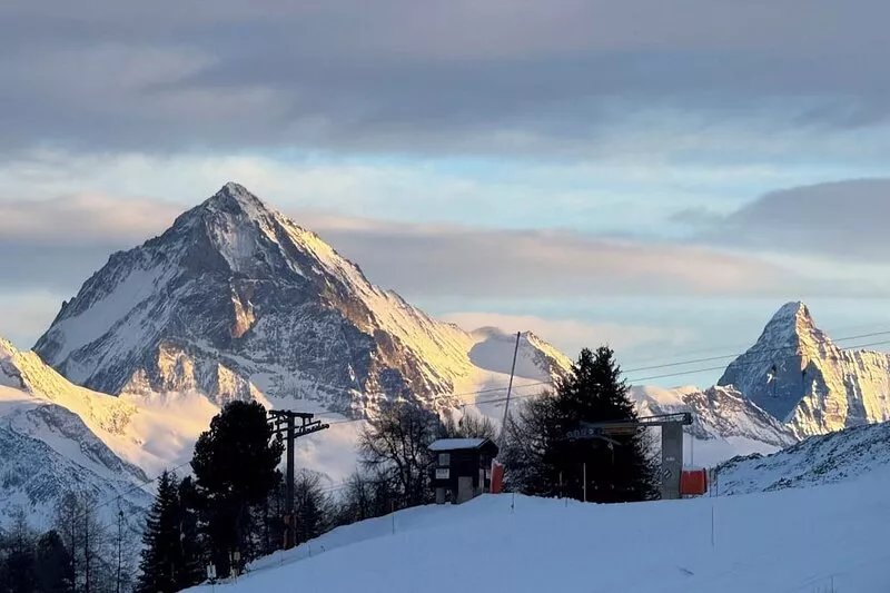 Les Collons 1800m - 4 Valleys - 3 Bed Luxury Ski Apt + Jacuzzi + WIFI, lift 50m