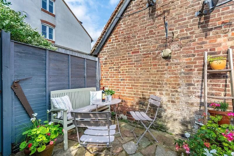 18th century flint cottage in Arundel