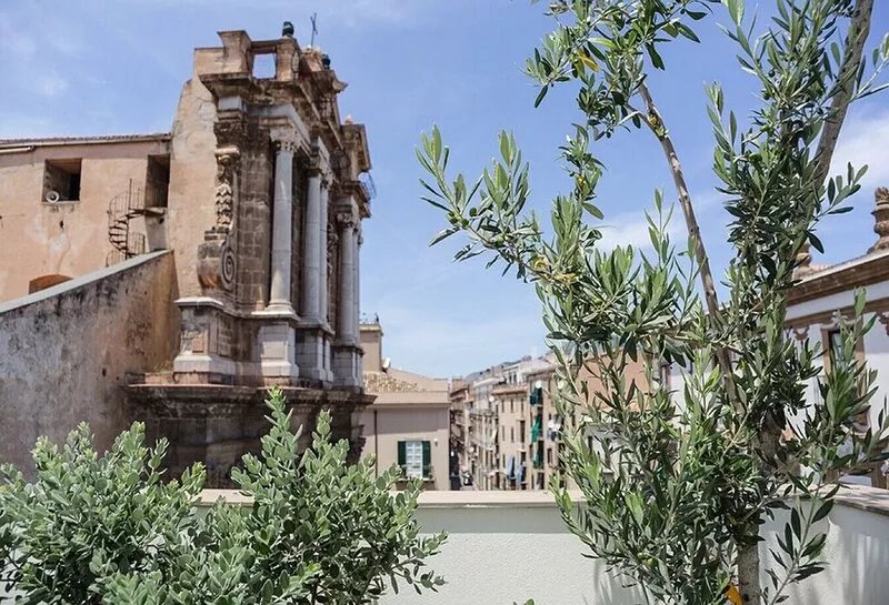 Terrace, charm and relax in the heart of La Kalsa by Wonderful Italy