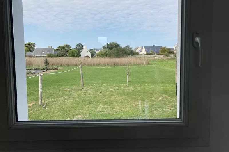 South-facing house in a quiet location 150 m from the sea