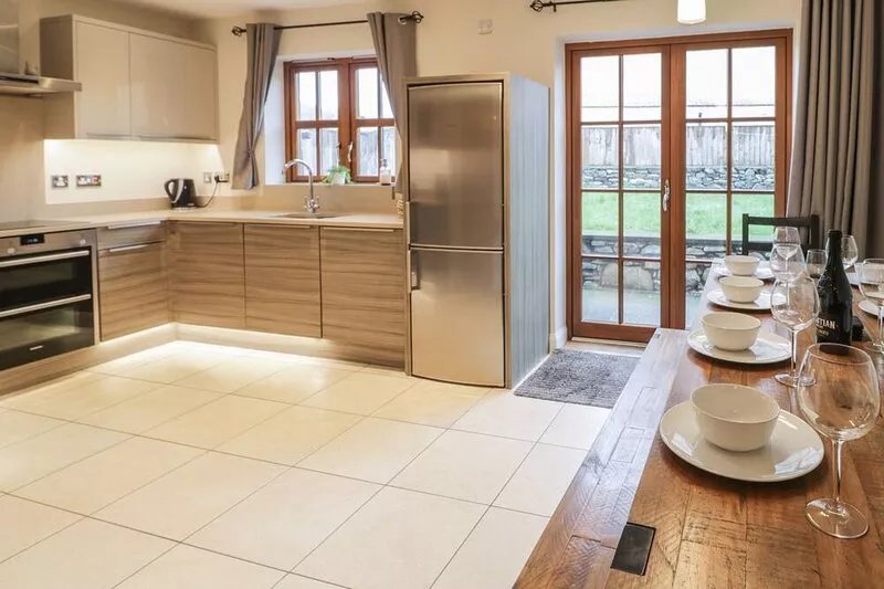 ANADLU, pet friendly, with a garden in Llanbedr