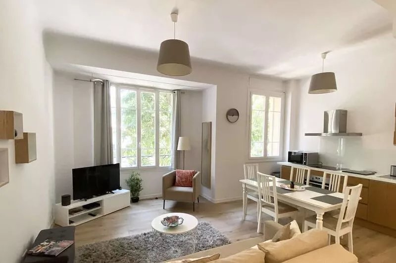 2-bedroom in the heart of Antibes