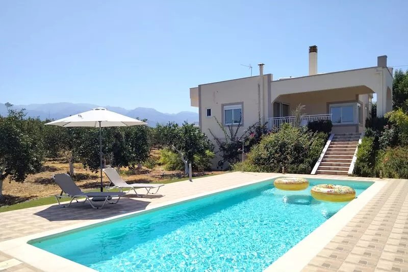 Villa Rosemagnolia, pool 35sqm,  in green, gardens, full sun close to everything