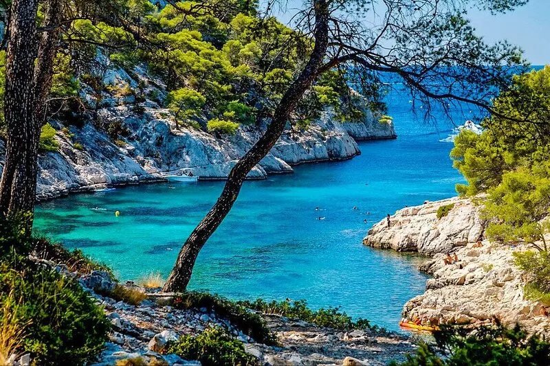 MAGNIFICENT 2-ROOM APARTMENT CASSIS VILLAGE