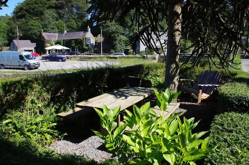 Laburnum Cottage on the waters edge at Cresswell Quay