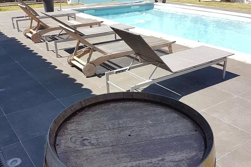 Luberon, VILLA 6 PEOPLE with HEATED POOL, POOL HOUSE 1. 2 km from Pertuis