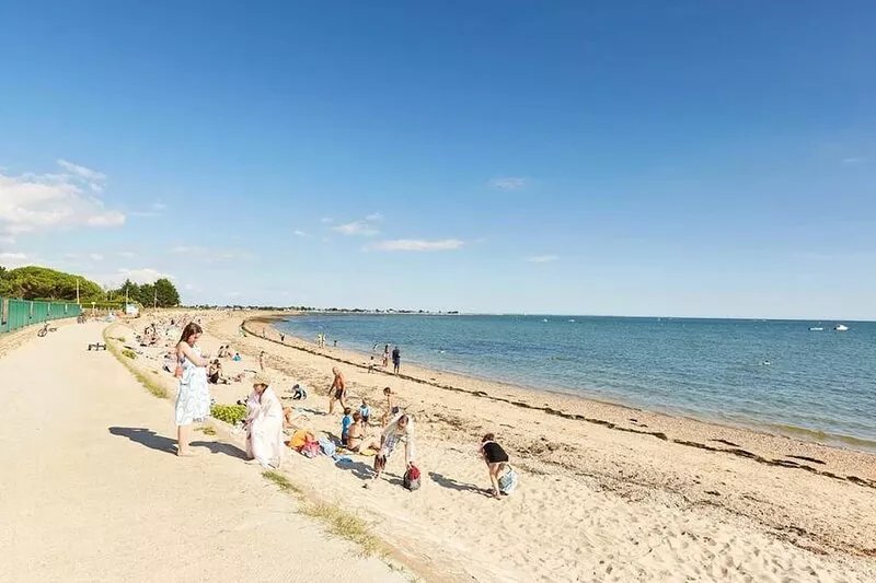 lovely gite with swimming pool close to the beach