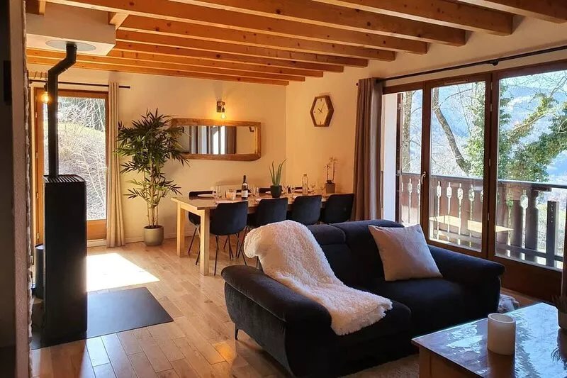 VAUJANY/ALPES D'HUEZ-4 BEDROOMS - 2 BATHROOMS -8 PERS. -GARAGE-PARKING-INTERNET
