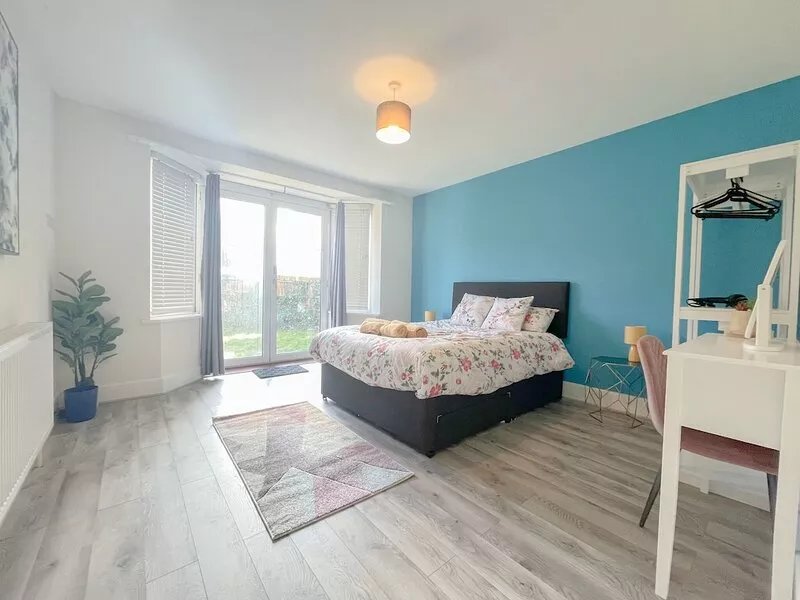 �Pet friendly� town centre flat  � & garden