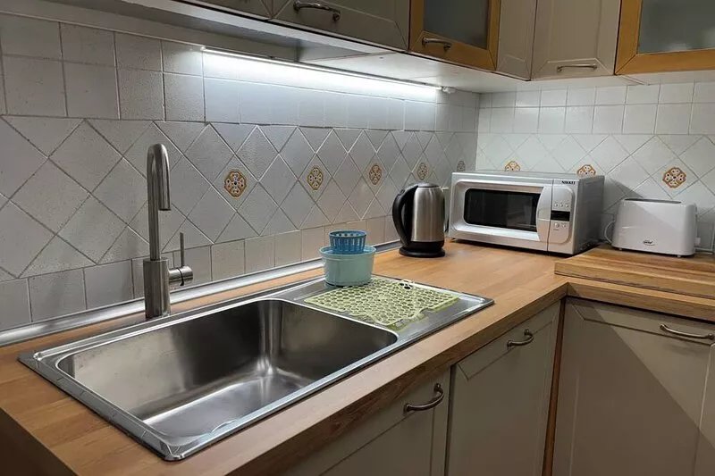 Charming Apartment with Parking - Close To Town Centre