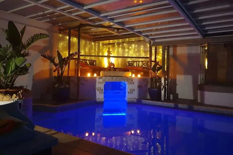 Colours - a fairytale setting, heated and covered pool, Apartment Yellow