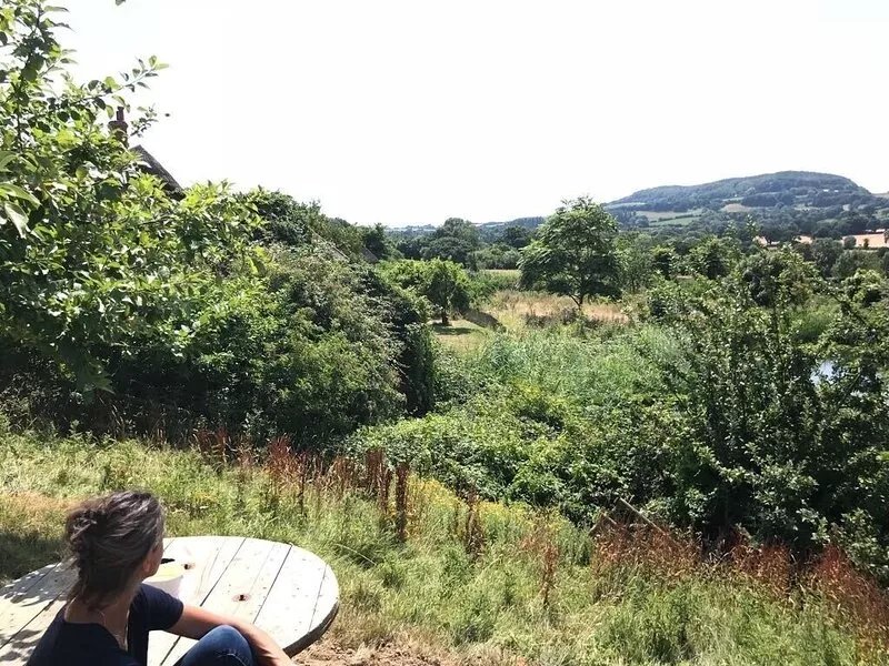 Simple, idyllic rural cabin, with sea views, peace but nearby local amenities