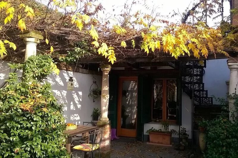 Casa Sonny: cottage in magical garden 3km from the historic center of Asti