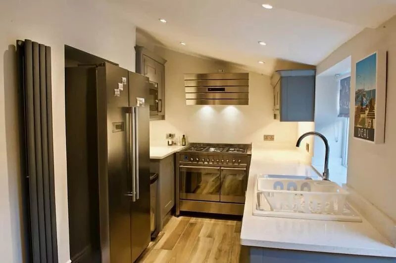 Elegant coastal townhouse located in the heart of  the 'Victoria-Town' area of