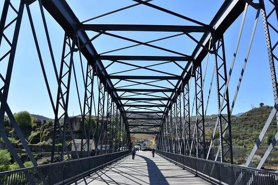 Ponte Pedonal Metalica de Peso da Regua
