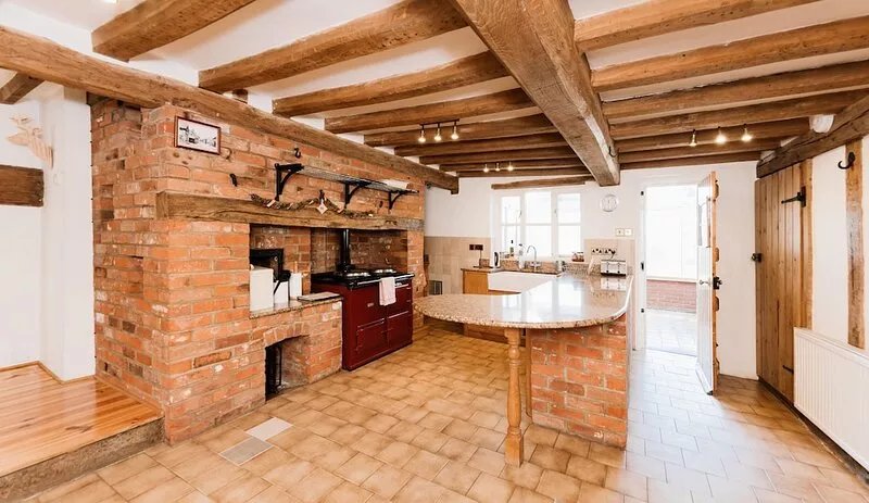 The Farmhouse at Partridge Lodge - sleeps 9 guests  in 5 bedrooms