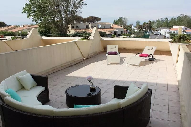 In the heart of the NATURAL VILLAGE! Splendid 2-room apartment with very large