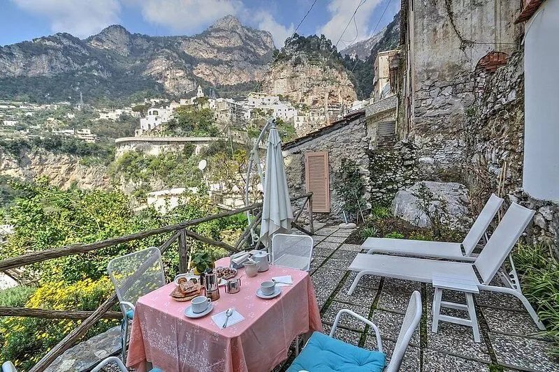 Villa Sebastiana B: A welcoming apartment located in a picturesque neighborhood