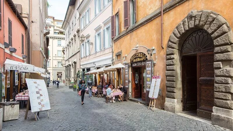 Prestigious apartment in Vicolo del Cinque, in the characteristic Rione