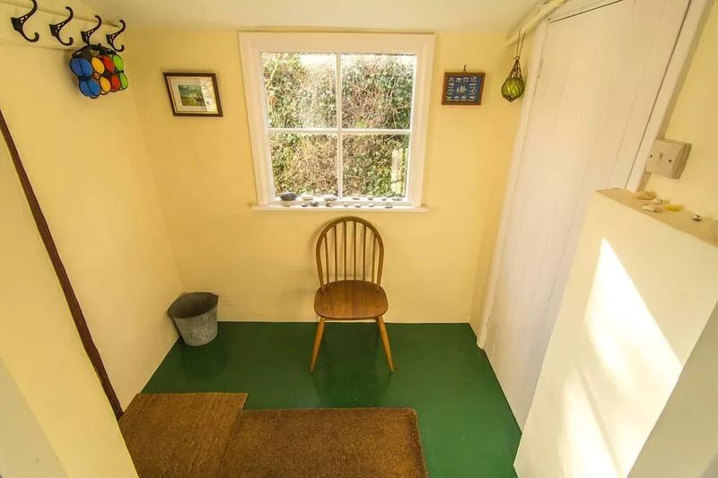 Character Coastal Cottage 5 minutes stroll to Beach/Amenities