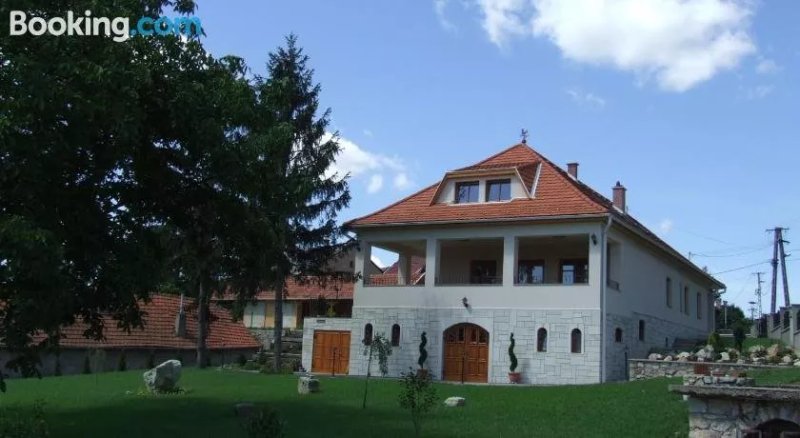 Simko Csaladi Pinceszet es Panzio (Evinor)
