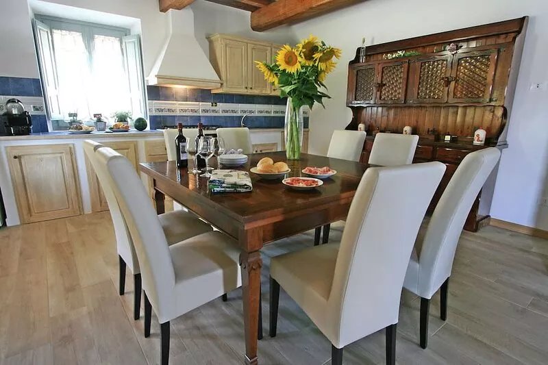 Fantastic villa with private swimming pool and tennis court in Tuscany