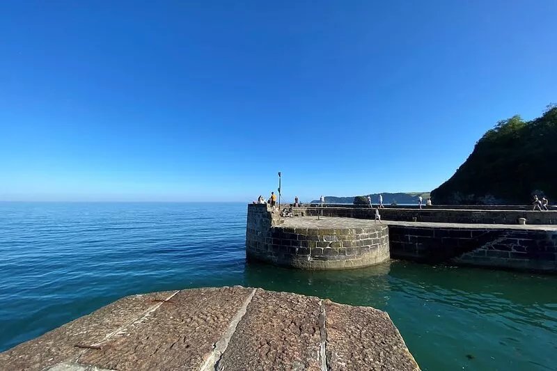 Mona's Cottage - Private Parking, Sea Views, Garden & Close To Harbour & Beach