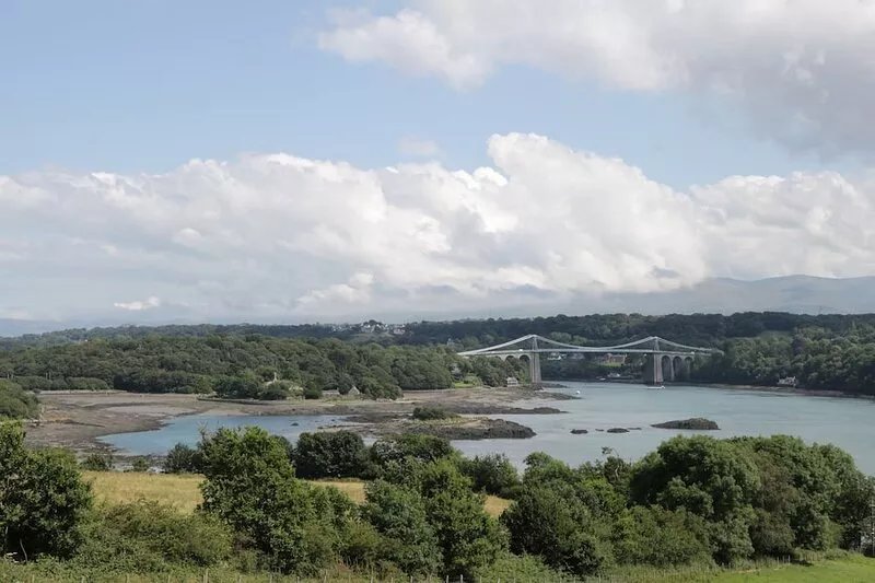 AEL Y BRYN, pet friendly, character holiday cottage in Menai Bridge