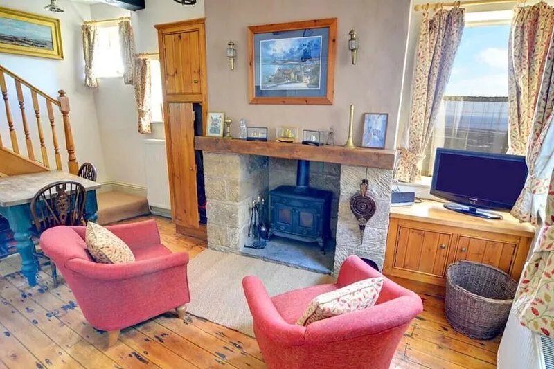 Cliff Head - One Bedroom Cottage, Sleeps 2