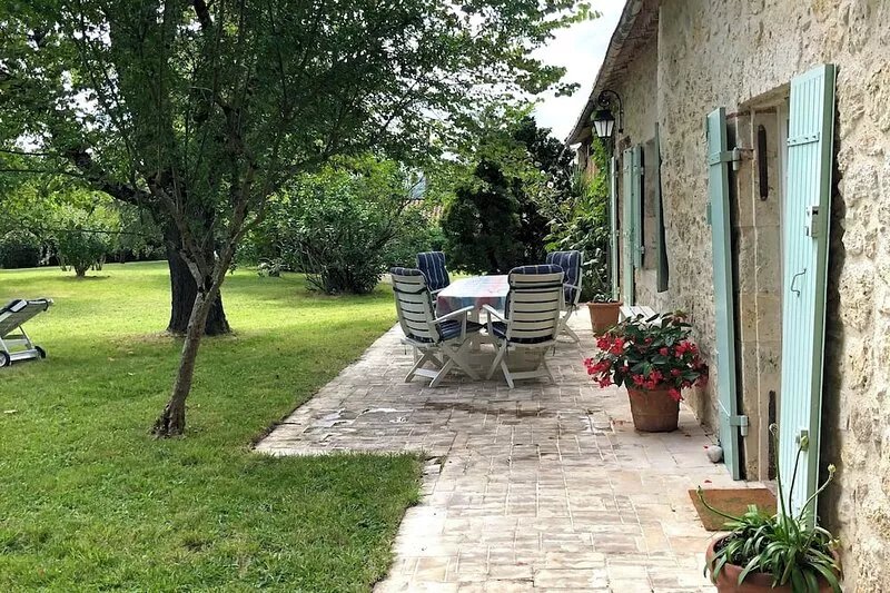 Old house, charm and calm assured. For eight people