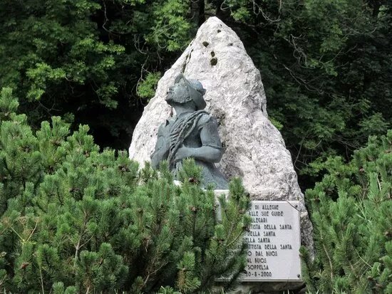 Monumento Alle Guide Alpine Di Caprile