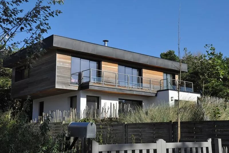 Bright villa between beach, dunes and city center