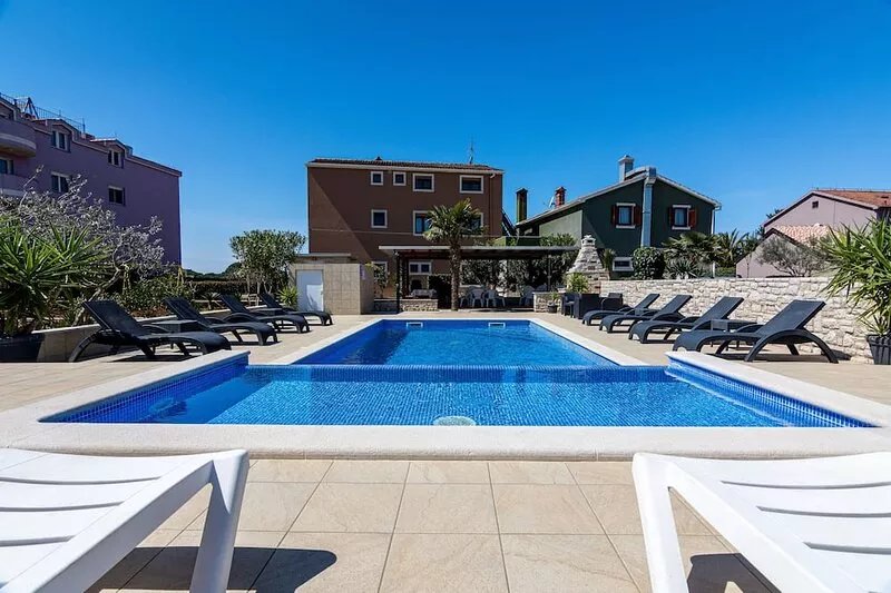 Two bedroom apartment with terrace Valbandon, Fažana (A-2201-c)
