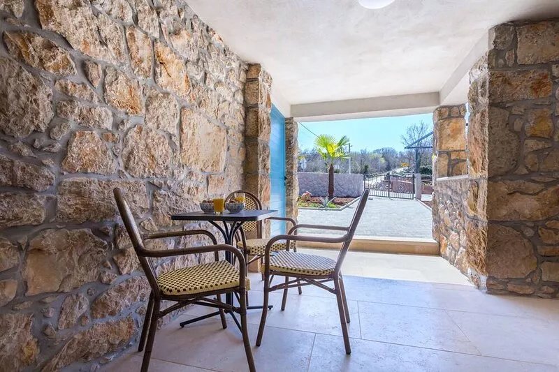 Stone House Apartment With A Private And Heated Swimming Pool