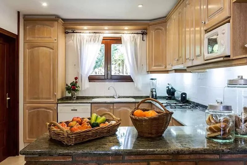 Ideal villa in Peralada with private pool and fantastic garden with barbecue