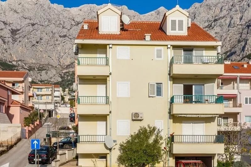 One bedroom apartment with balcony and sea view Makarska (A-18170-a)