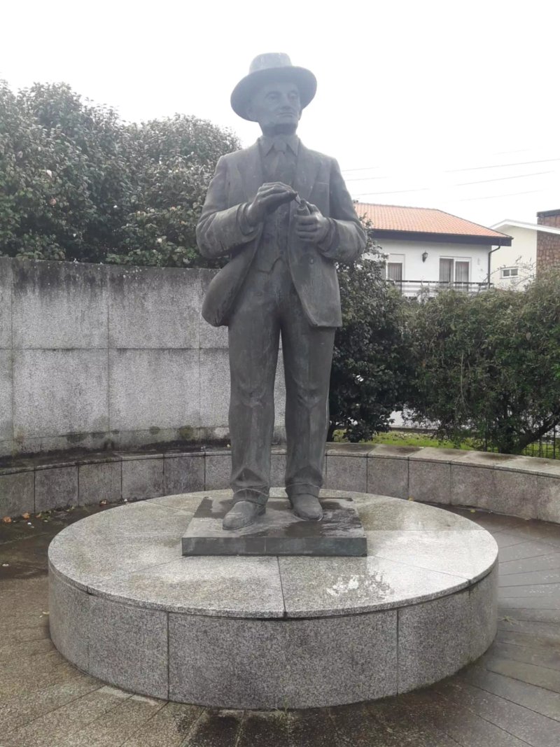 Estatua De Germano Vieira