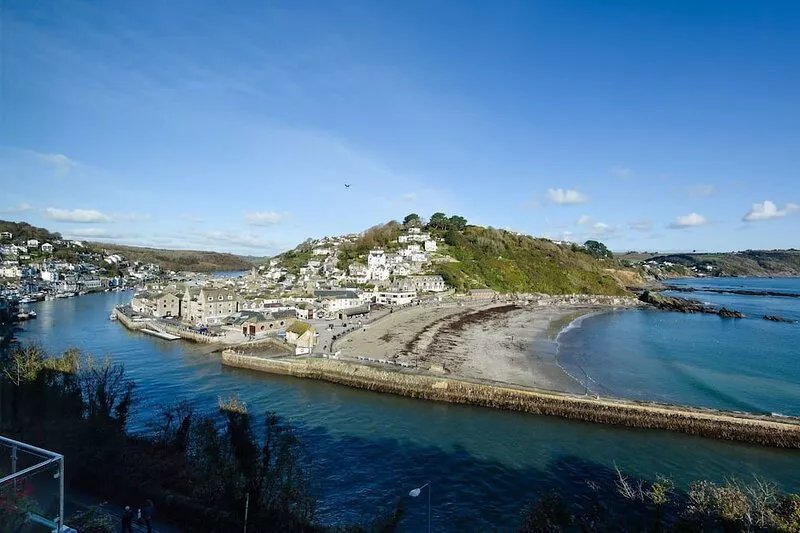 Penthouse apartment with stunning views of Looe bay and harbour.