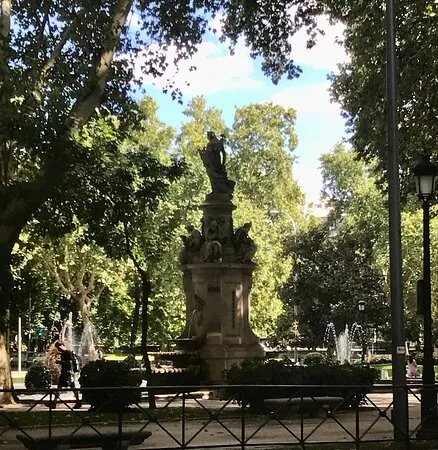 Fuente De Apolo Y De Las Cuatro Estaciones