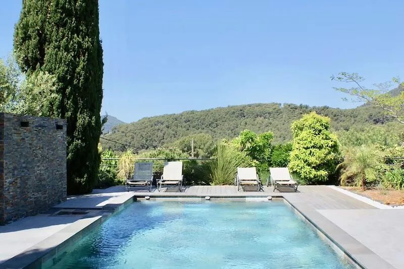 Quiet property close to the Iles d'Or