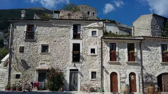 Borgo Medievale di Roccacaramanico e i suoi Ruderi