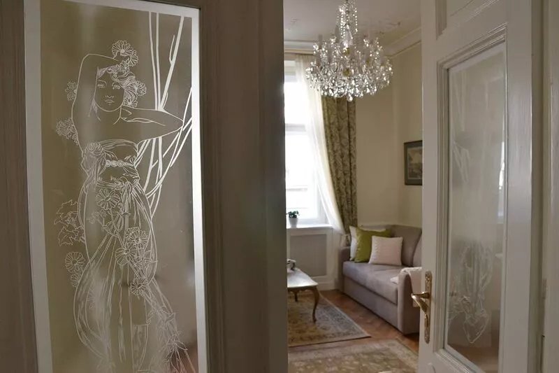 The Karoline: Old World Charm In A 2 Bedroom 2 Bath Beauty By The Charles Bridge