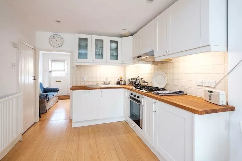 201 High Street - sleeps 4 guests  in 2 bedrooms